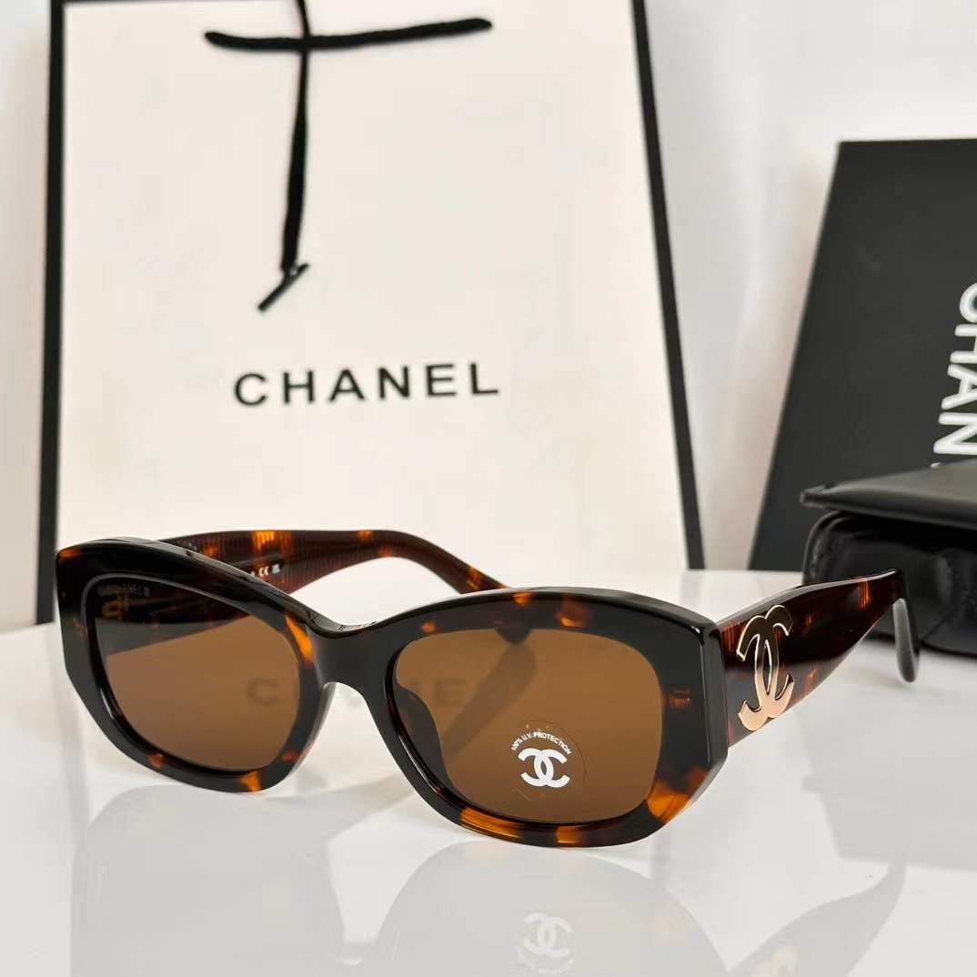 Premium Square Frame Sunglasses by Gentle Monster - Image 4