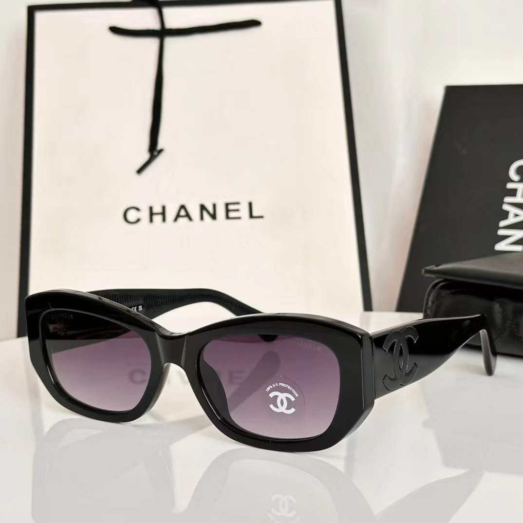 Premium Square Frame Sunglasses by Gentle Monster - Image 2