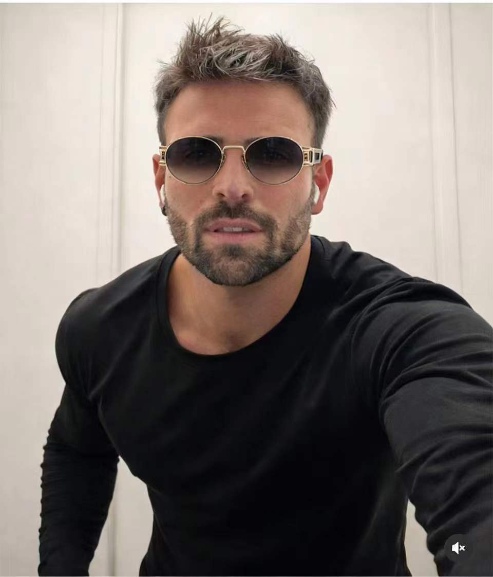 Premium Square Frame Sunglasses by Gentle Monster - Image 3