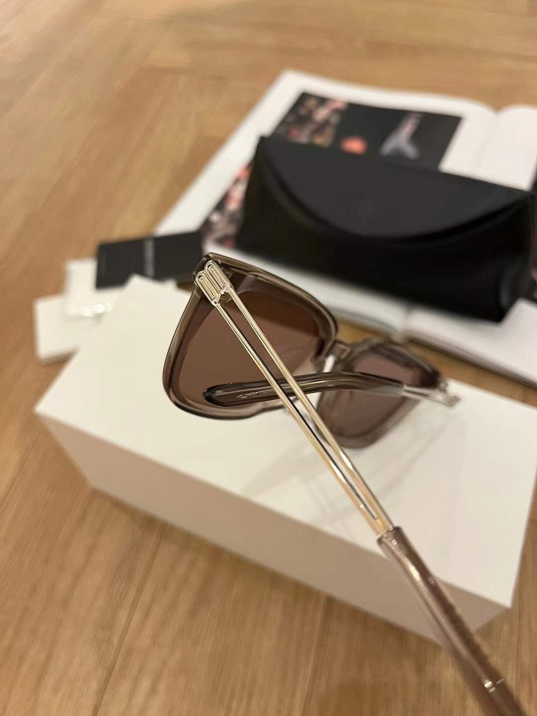 Premium Square Frame Sunglasses by Gentle Monster - Image 2